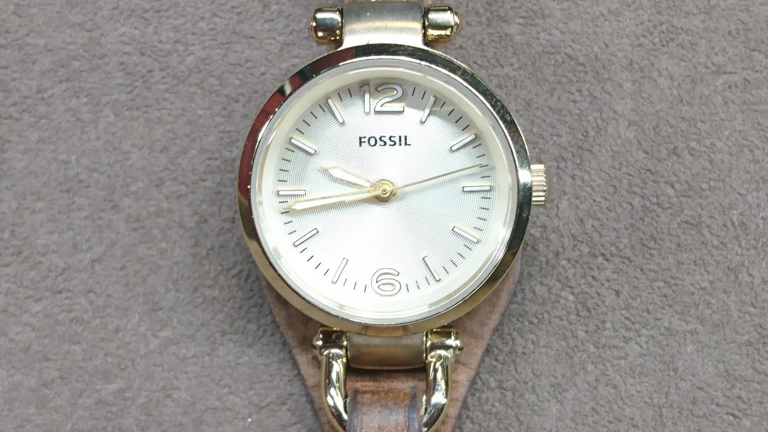 FOSSIL 新潟市にある時計修理工房BROOCHで電池交換しました。針ハズレ、ブレスのピン取れなども承ります。