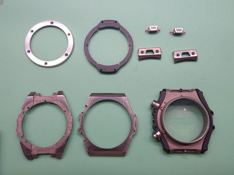 ウブロ　ケースポリッシュ（外装磨き）は新潟市ブローチ時計修理工房におまかせください！
