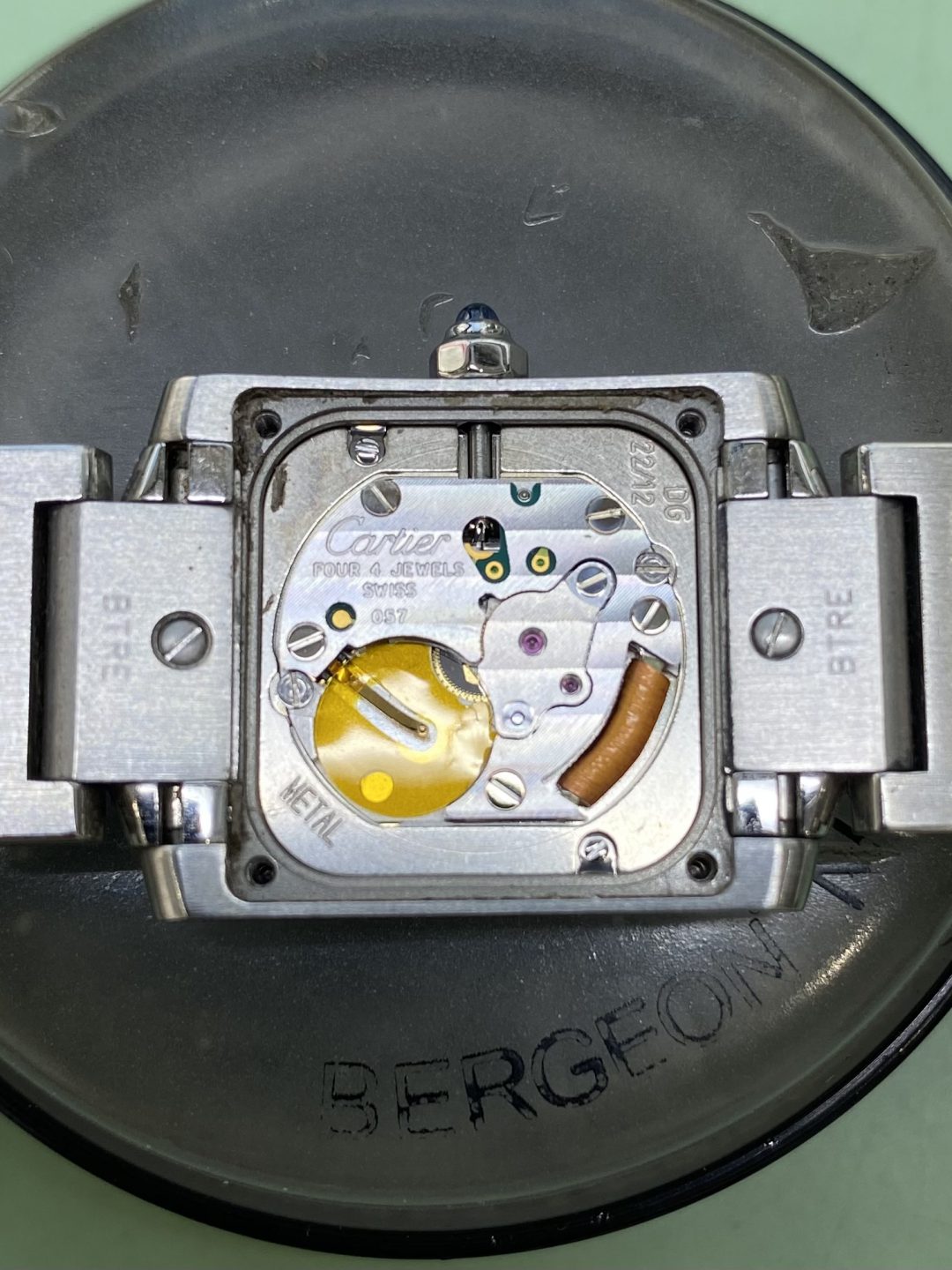 新潟市にある時計修理工房でカルティエの電池交換をしました。