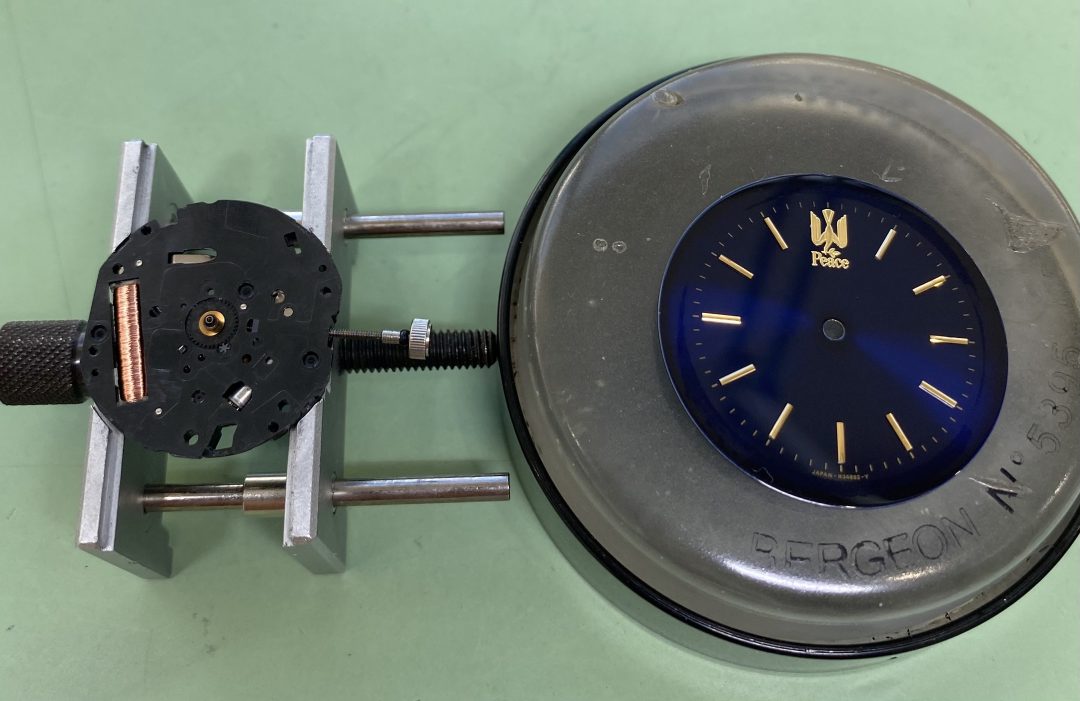 新潟市にある時計修理工房で非売品の時計をオーバーホールしました。