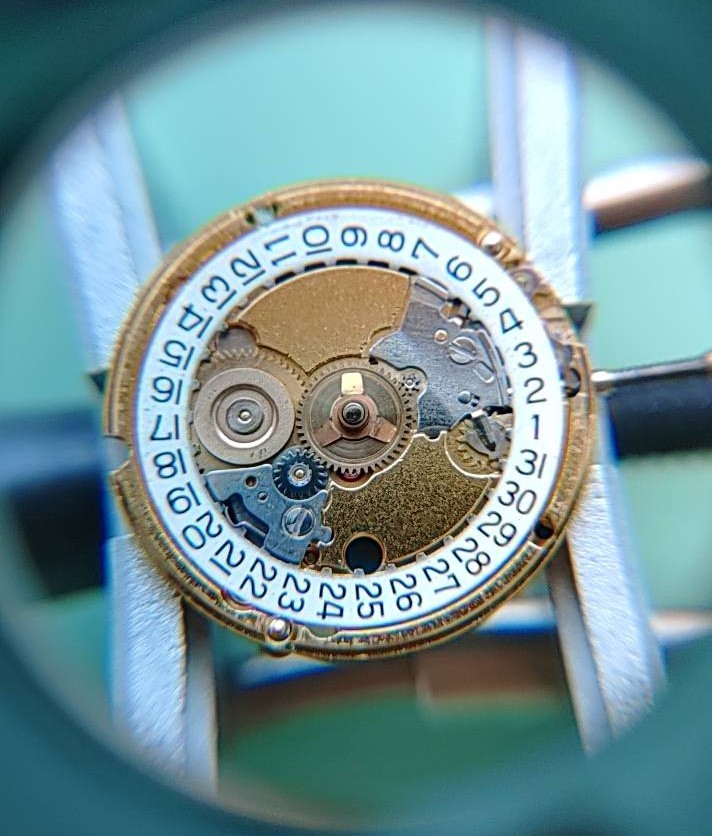 タグホイヤーの電池交換ベルト調整は新潟万代ブローチ時計修理工房
