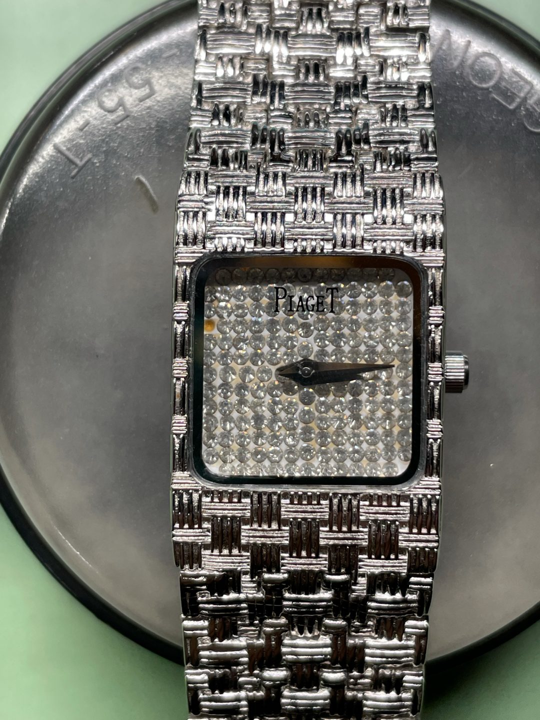 ピアジェ電池交換・時計修理は新潟市ブローチ時計修理工房にお任せください。