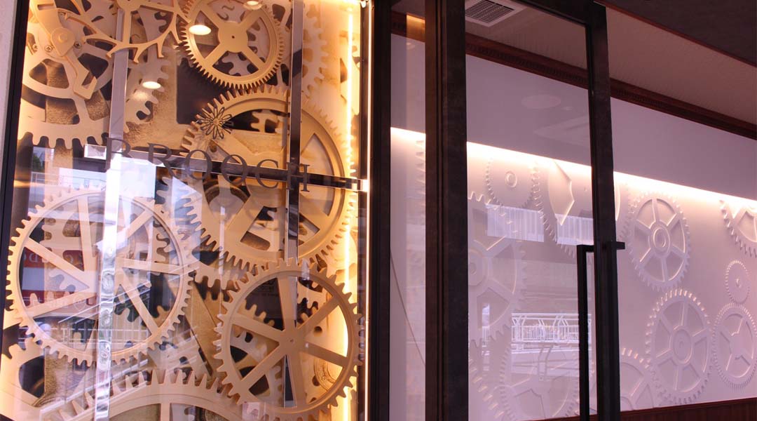 BROOCH時計修理工房　万代シティ店の入り口写真