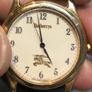 バーバリー時計の電池交換はブローチ時計修理工房神田店へ
