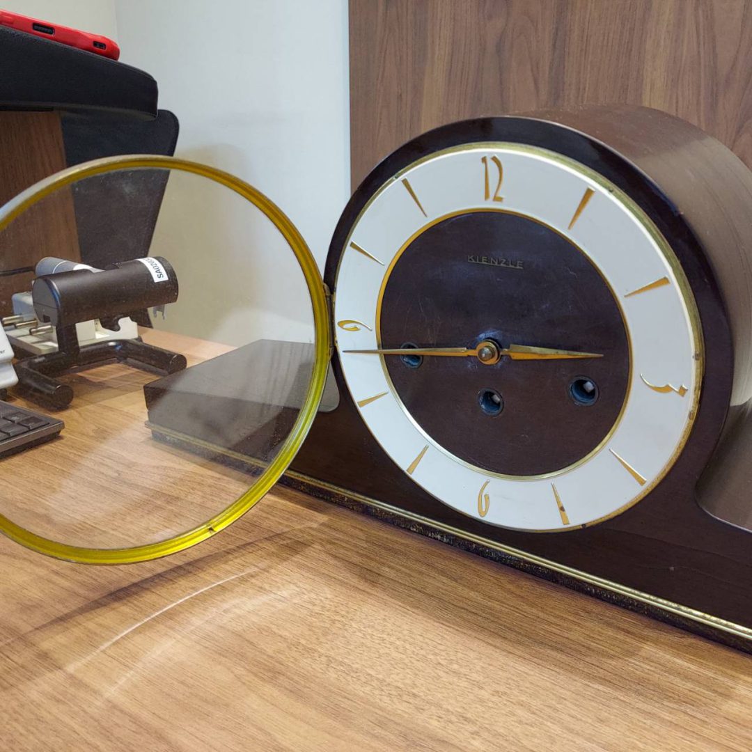 KIENZLEアンティーク置時計の針直しはブローチ時計修理工房へ