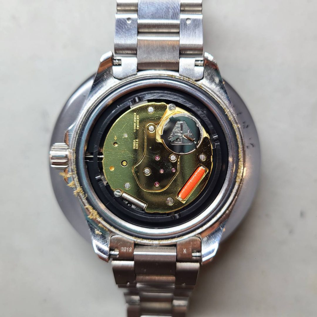 タグホイヤー(TAG Heuer)アクアレーサーの腕時計の電池交換