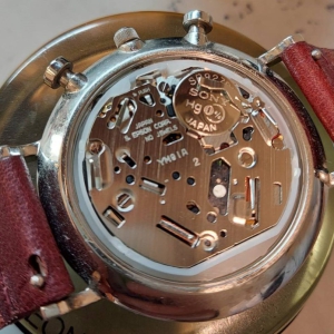Knot腕時計電池交換はブローチ時計修理工房、即日対応します。