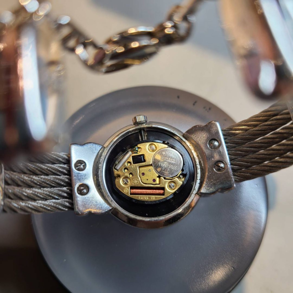 シャリオール (CHARRIOL) の腕時計の電池交換 | BROOCHブローチ時計