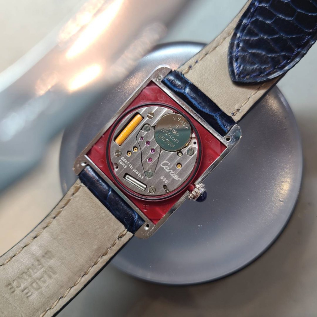 カルティエ (Cartier) タンク の腕時計の電池交換