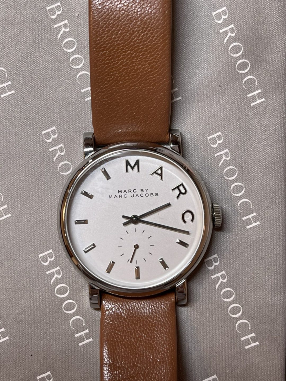 MARC BY MARC JACOBSの腕時計の電池交換 | BROOCHブローチ時計・宝石修理工房