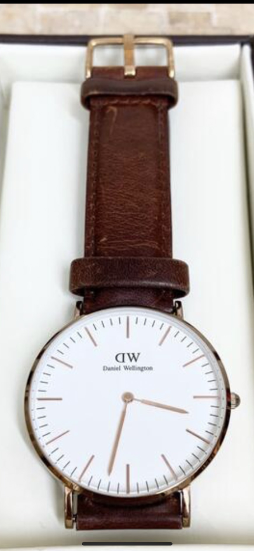 Dw ダニエル ウェリントン 腕時計の電池交換のご依頼です Broochブローチ時計 宝石修理工房