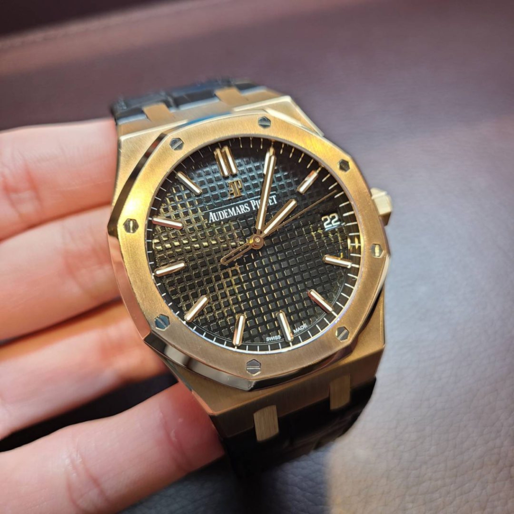 オーデマピゲ（AUDEMARS PIGUET）ロイヤルオークの腕時計のポリッシュ