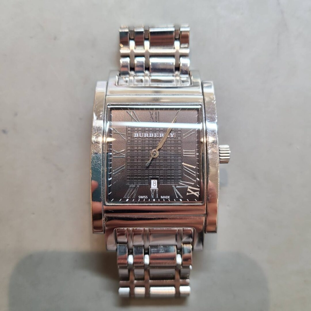 Burberry（バーバリー）の腕時計のインデックス修理前（正面）