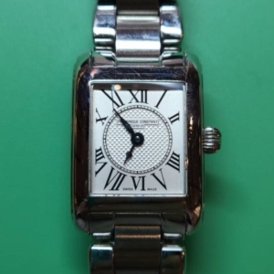 フレデリックコンスタント（FREDERIQUE CONSTANT）の腕時計の電池交換はブローチ時計修理工房神田店へ