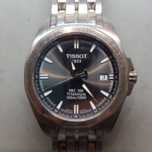 ティソ（TISSOT）PRC 100 の時計のポリッシュ前のケース