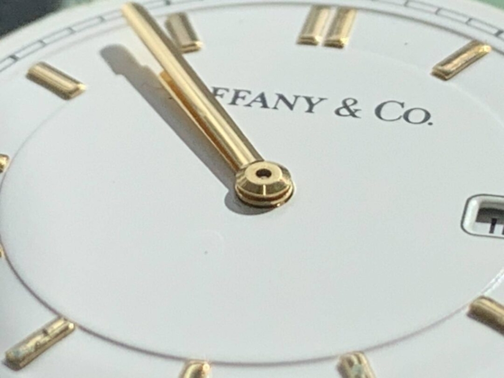 Tiffanyのクオーツ時計の時間が遅れた場合はオーバーホールで直ります。