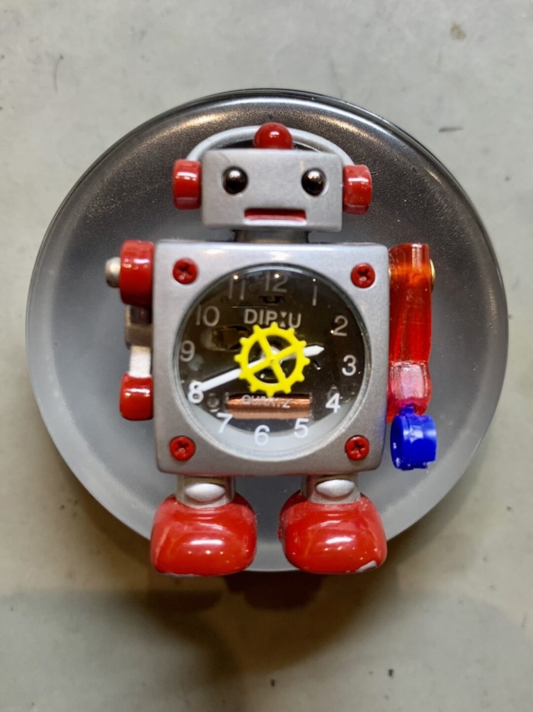 DIP:U ロボット型腕時計のフェイス