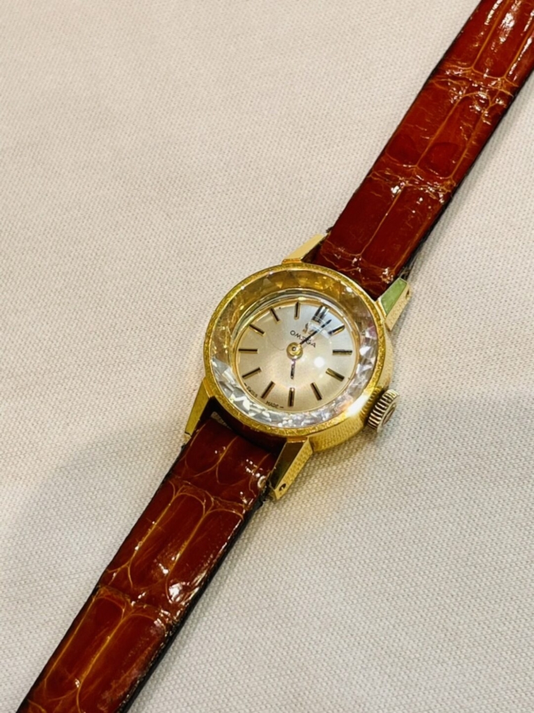 1960年代OMEGA(オメガ)カットガラスcal.485手巻き式腕時計です。