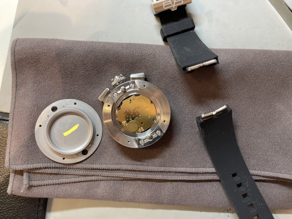 電池交換の中でも新たな特徴が発見できたBOMBERG（ボンバーグ）の腕時計