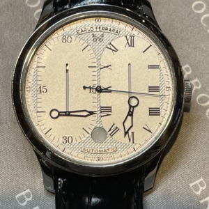 ローマ数字によってクラシカル感が出ているカルロ・フェラーラの腕時計