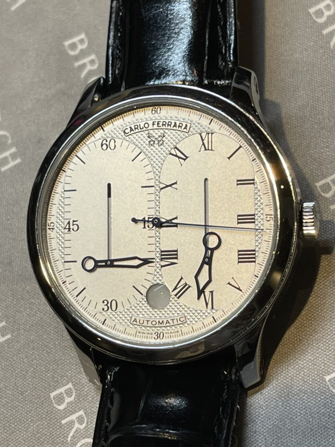 スチームパンク感漂うカルロ・フェラーラの自動巻き腕時計はとても個性的な見た目と動きをするレギュレーターだった