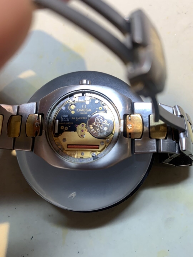 OMEGA オメガ シーマスター ポラリスの電池交換 ブローチ(BROOCH)時計
