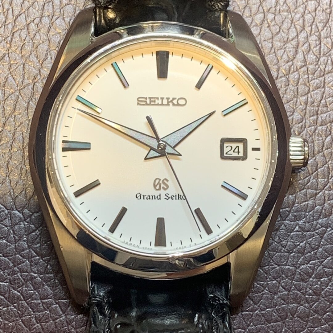 GrandSeiko(グランドセイコー)9F62-0AB0のオーバーホールと外装磨きは実績多数のブローチ時計修理工房神田へお任せください。