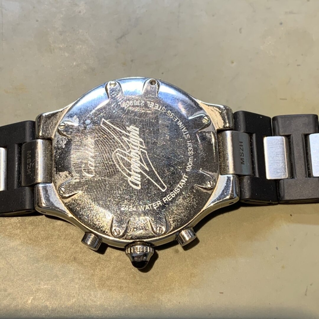 Cartier(カルティエ)クロノスカフ W10125U2の電池交換はBROOCH(ブローチ)時計修理工房神田店へお任せください♪