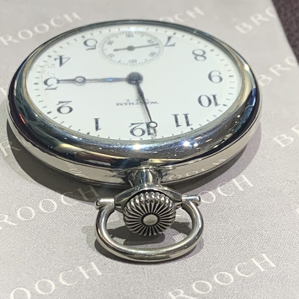 WALTHAM(ウォルサム)の懐中時計のオーバーホールと外装磨きは実績多数のブローチ(BROOCH)時計修理工房神田店へお任せください♪