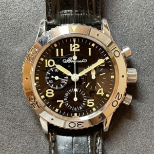 ブレゲアエロナバル タイプXX かつての空軍で使用された時計のリバイバル。その中でも初期型はリューズゴールドだったりと巧みな造りが目に付く。