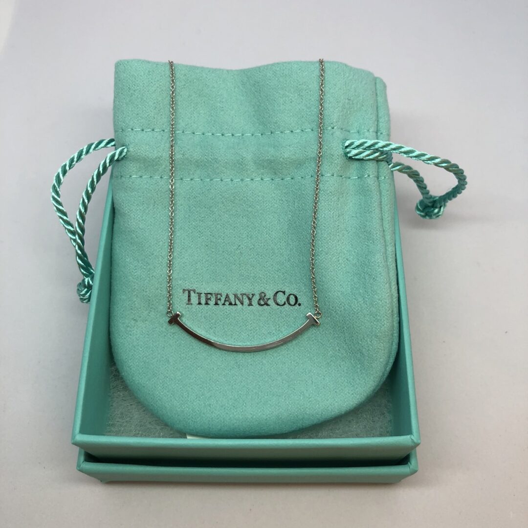 TiffanyのTスマイルネックレス