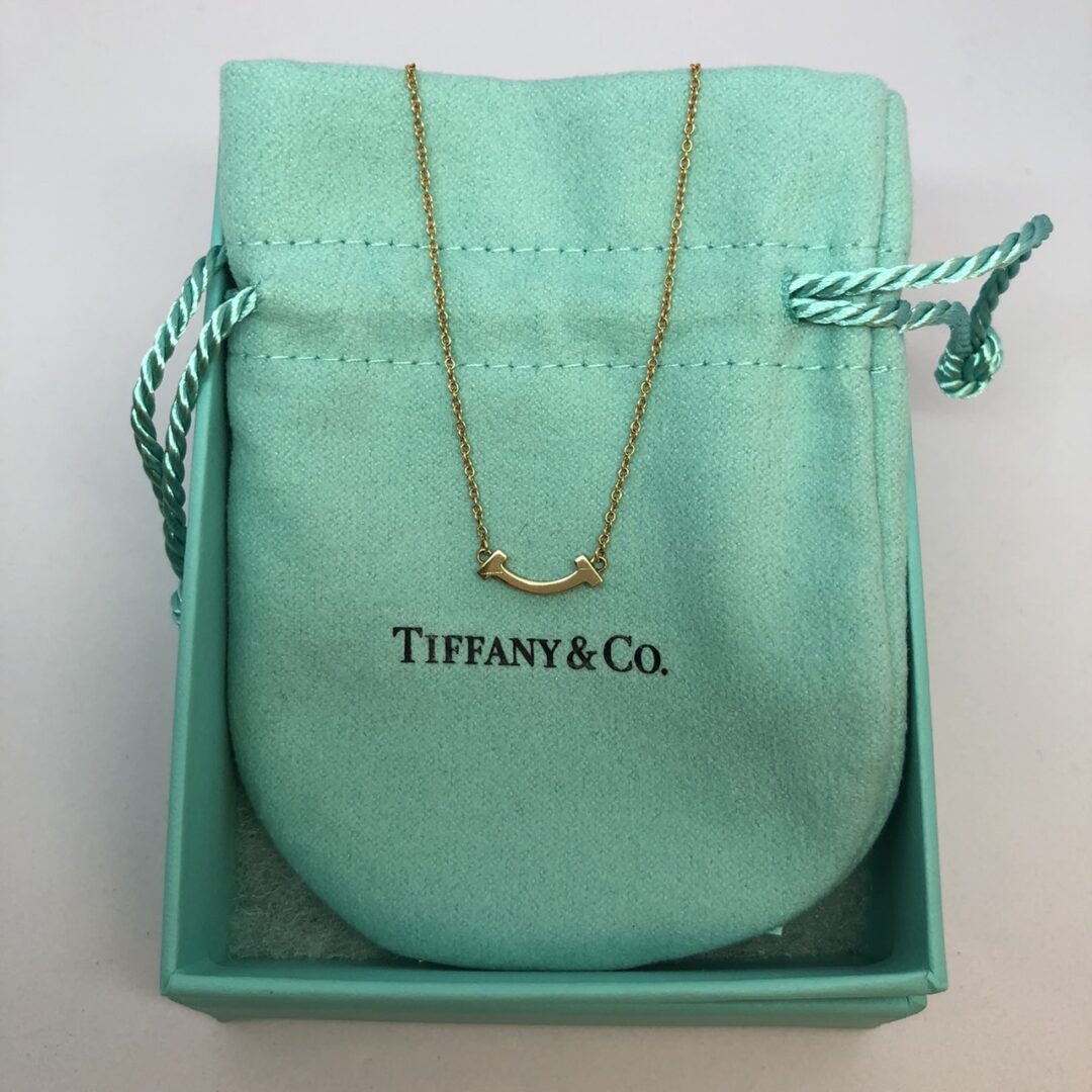 TiffanyのTスマイルネックレス