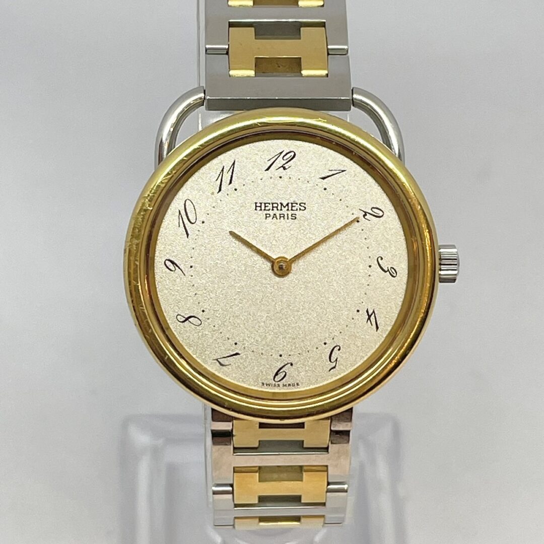 エルメス初の時計アルソー
コンビカラーが大人気