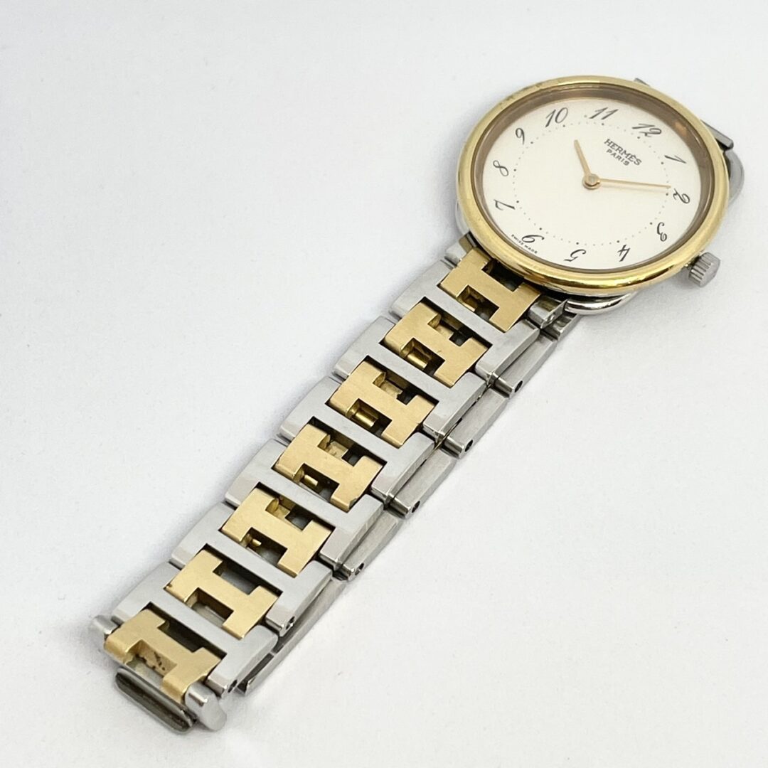 エルメス初の時計アルソー
コンビカラーが大人気
