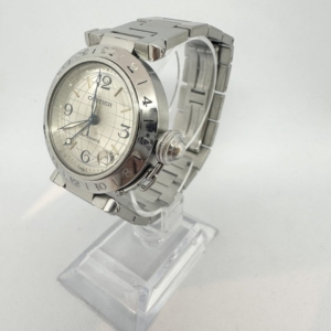 Cartierの看板ウォッチの1本
防水性に優れた大人気時計
Cartier　パシャ