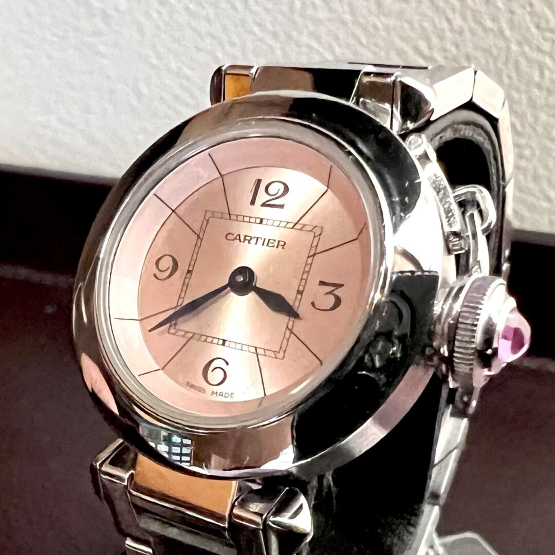 手元を明るく印象付けてくれる【Cartier（カルティエ） パシャ