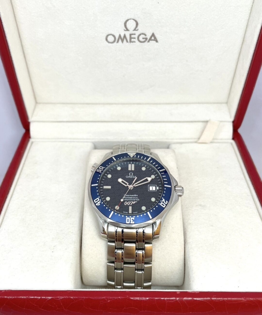 OMEGA 007モデル
赤い専用の箱付き