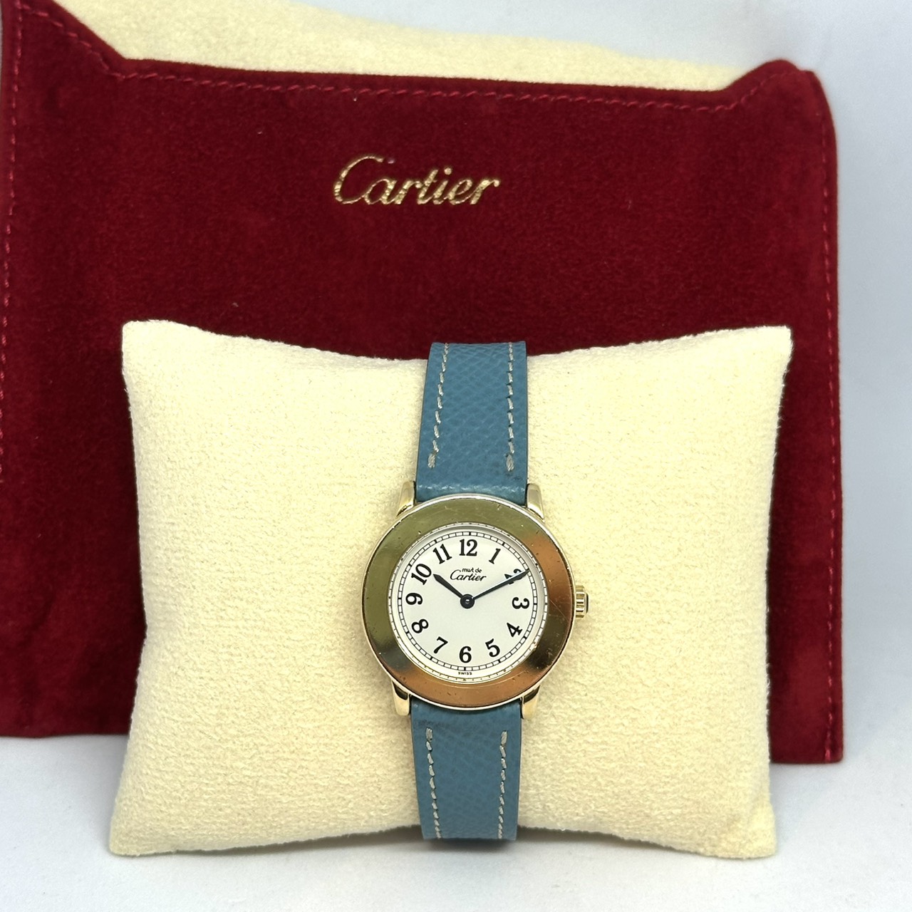 ラウンド型が上品でヴェルメイユ加工が輝くCartierのマストロンド